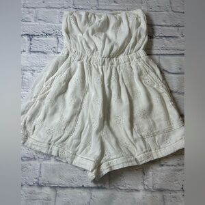 American Eagle Outfitters White Eyelet Strapless Shorts Romper. Size XS
